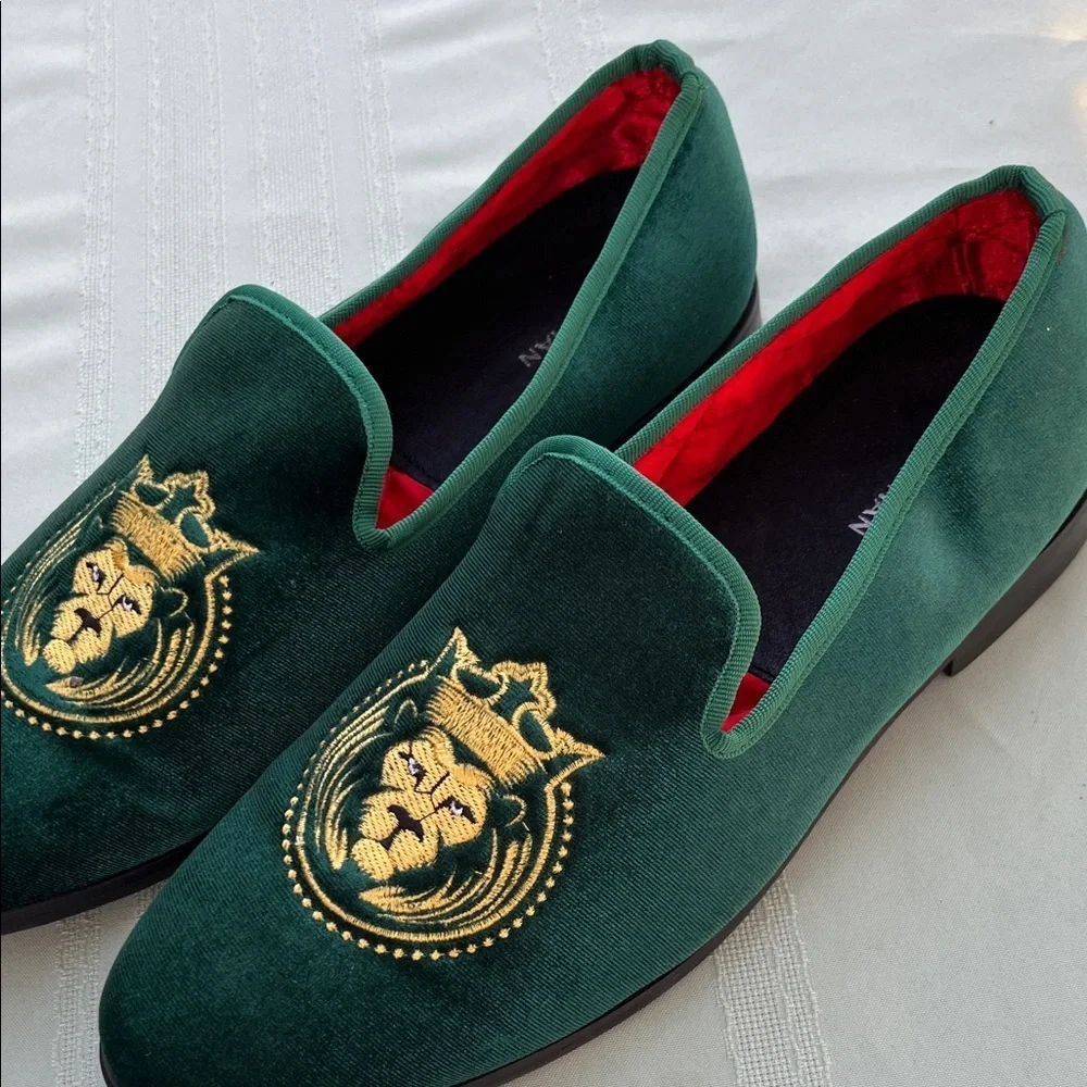 Men's Emerald Green Velvet Slip-On Loafers with Gold Lion Crest size 12-13